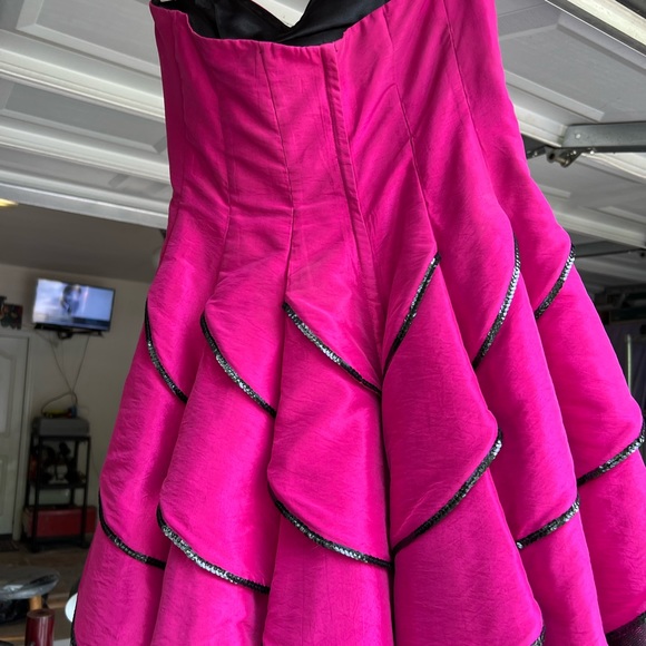 Betsy Johnson formal dress size 4 - Picture 2 of 4